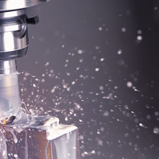 Machining with cooling liquid